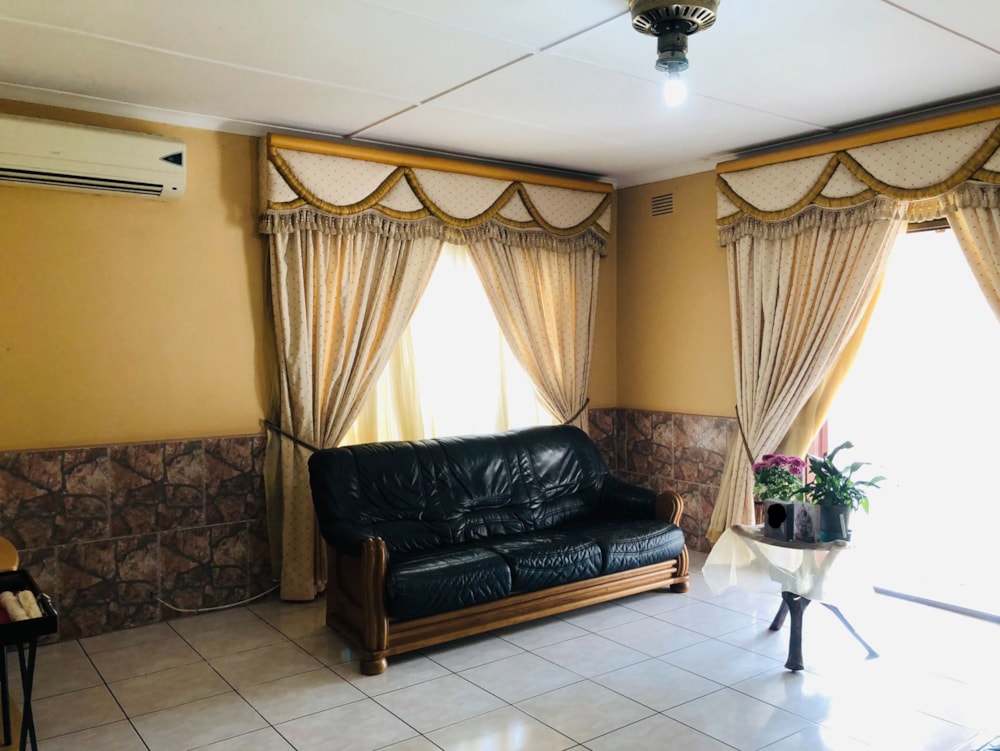 House for sale in Malvern, Queensburgh - 1WP1746073