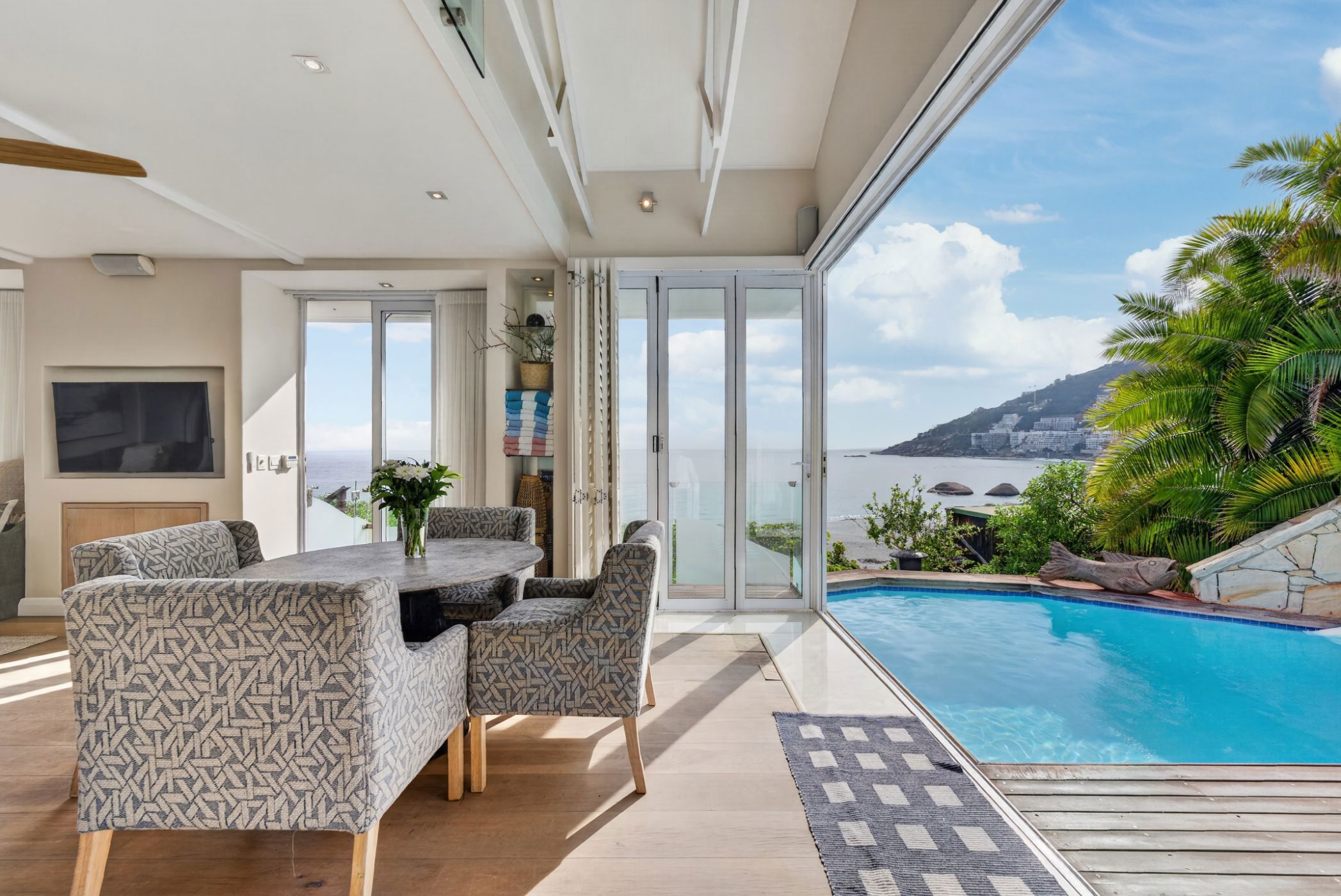 Beach bungalow to rent in Clifton - ASL1746200