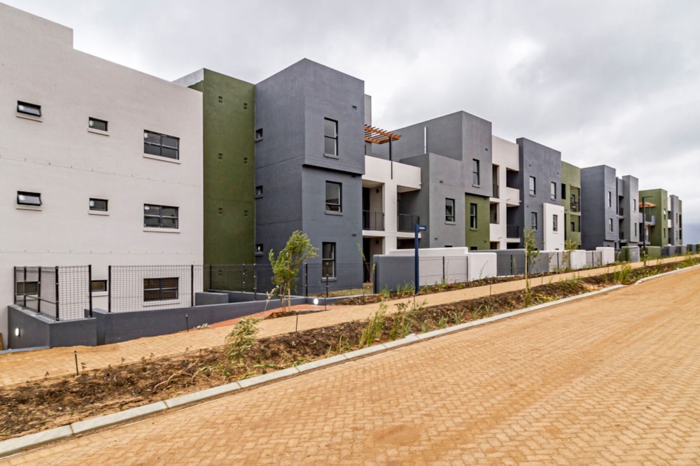 Security complex home to rent in Newinbosch - STL1746175