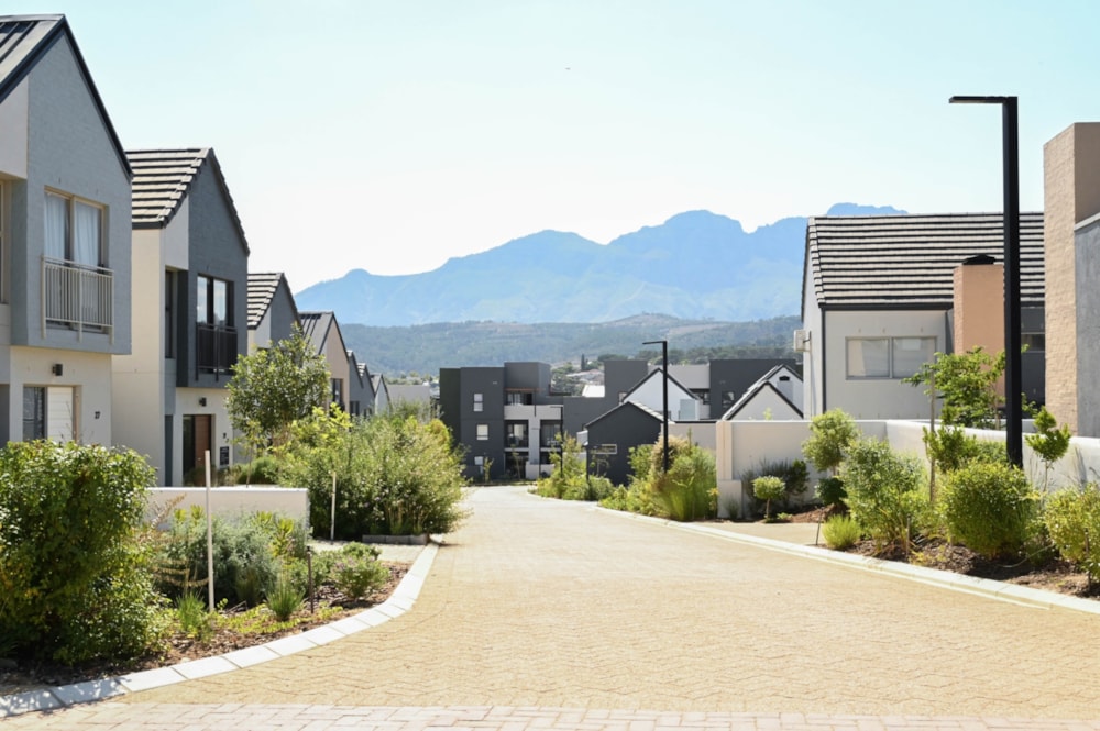 Security complex home to rent in Newinbosch - STL1746175