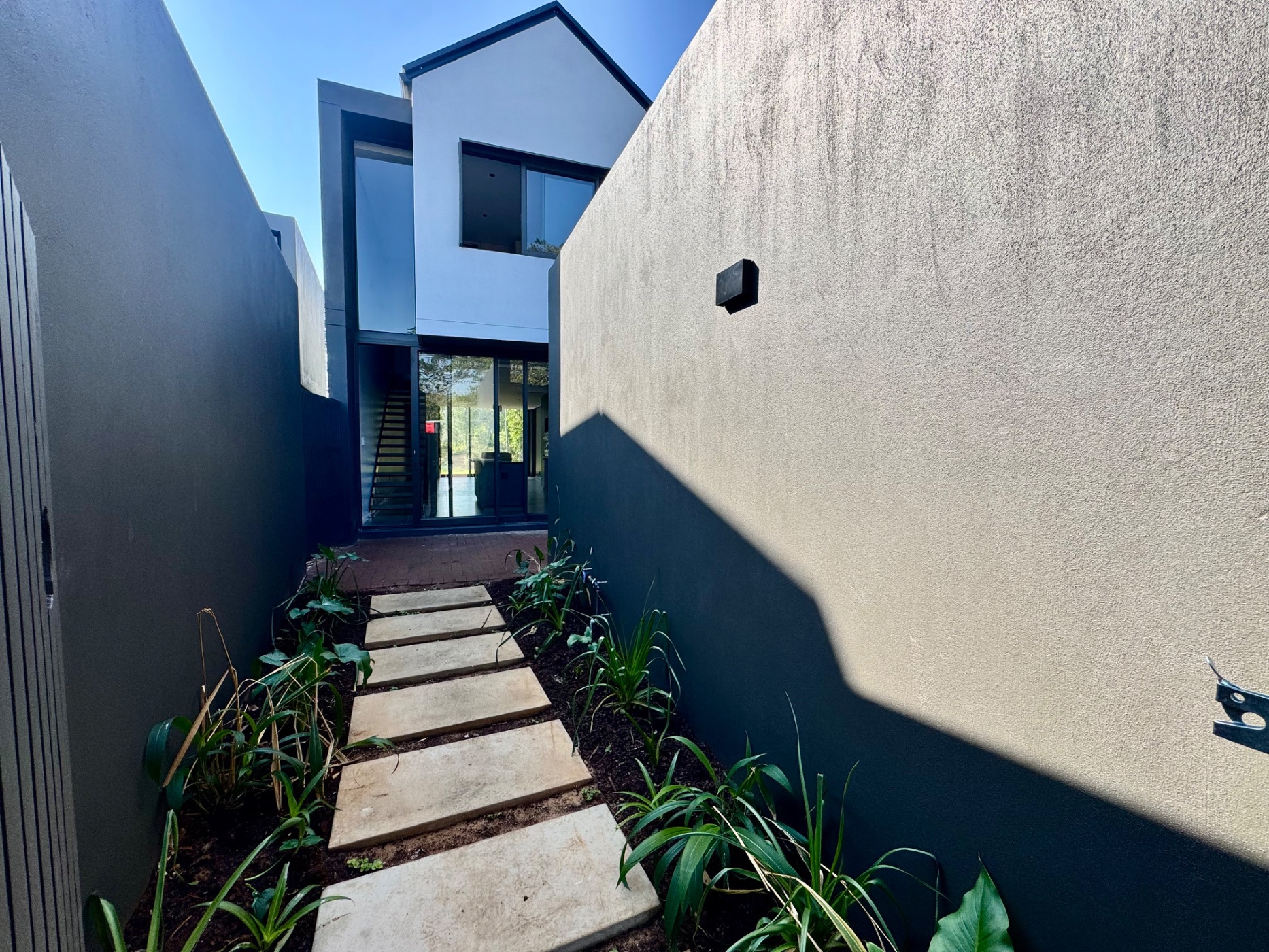 Security complex home to rent in Sheffield Beach - 1BD1746207
