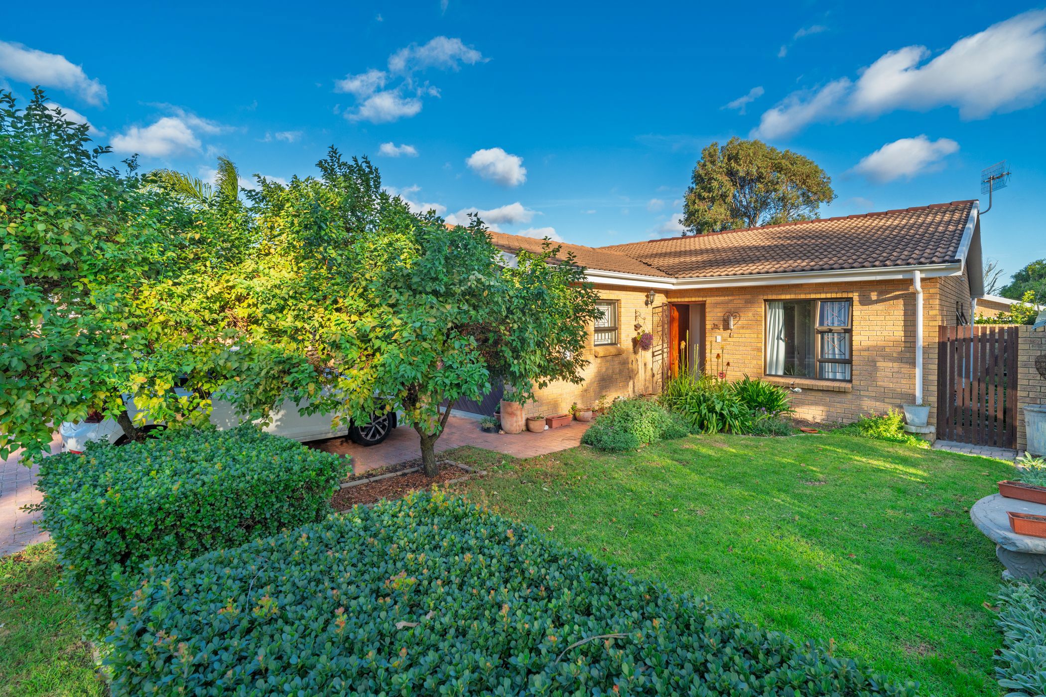 Townhouse to rent in Brackenfell - HYL1746457