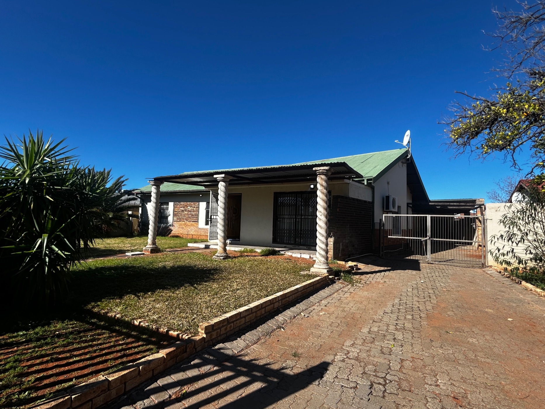 House for sale in Verwoerdpark, Kimberley - 1KJ1746284