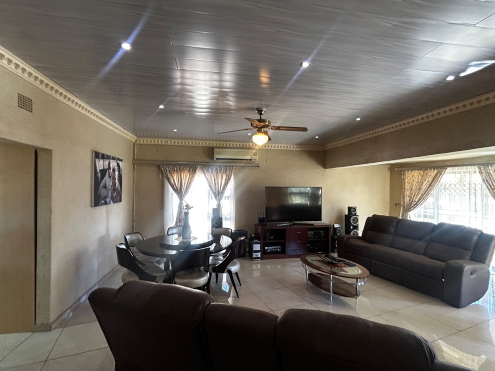 House for sale in Verwoerdpark, Kimberley - 1KJ1746284