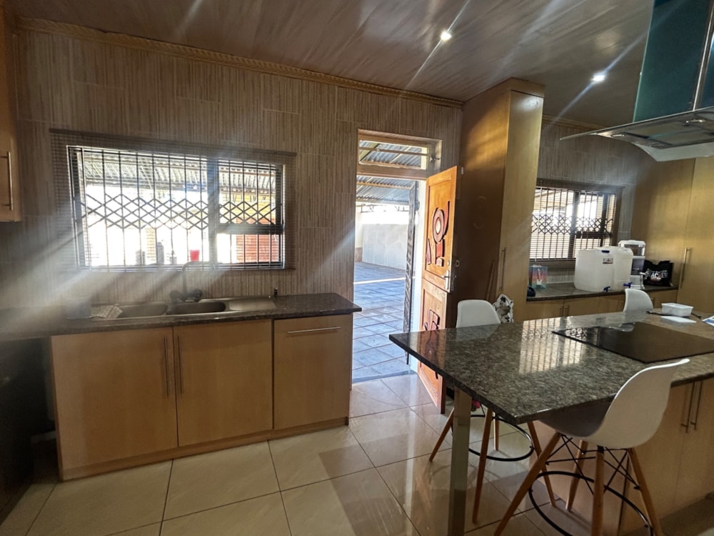 House for sale in Verwoerdpark, Kimberley - 1KJ1746284