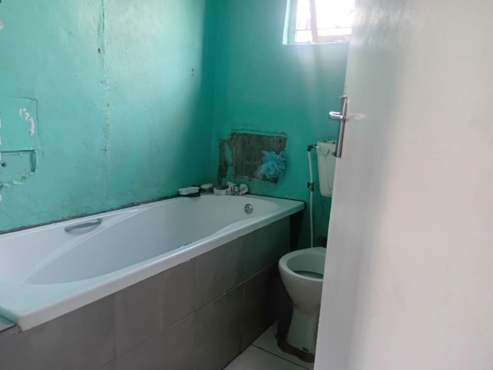 House for sale in Bloekombos, Worcester - 1KV1746327 House for sale in Bloekombos, Worcester - 1KV1746327