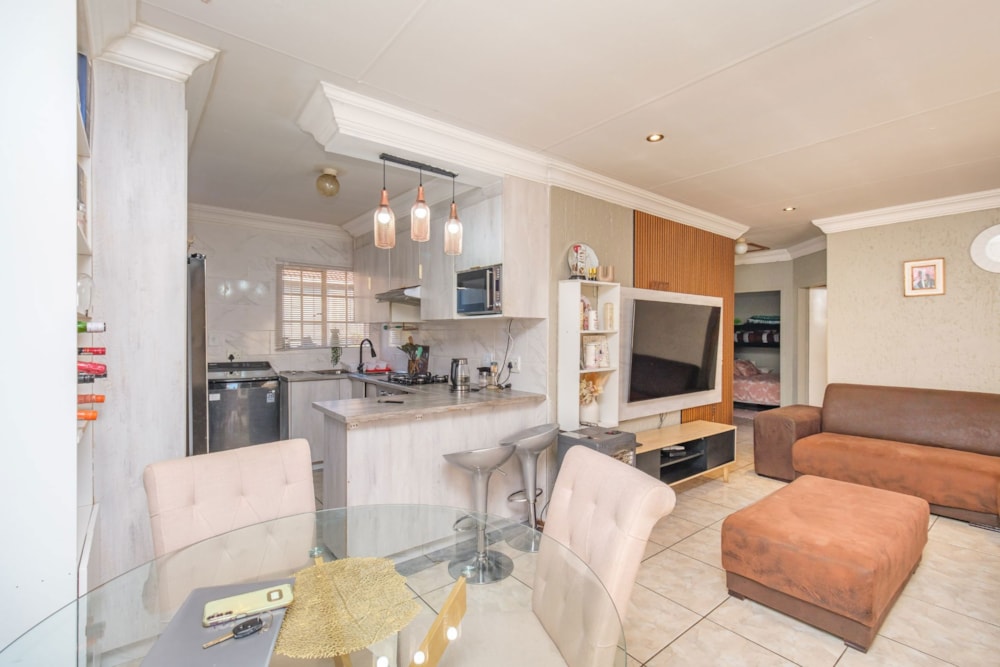 Cluster for sale in Roodepoort West - RAN1746339 Cluster for sale in Roodepoort West - RAN1746339