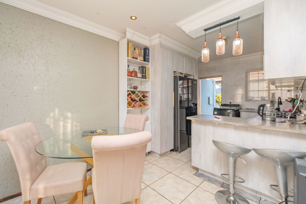 Cluster for sale in Roodepoort West - RAN1746339 Cluster for sale in Roodepoort West - RAN1746339