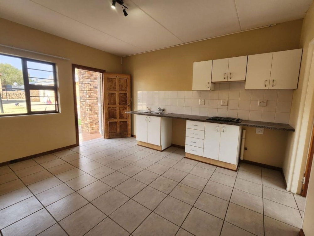 Apartment for sale in Rhodesdene - 1KJ1746363 Apartment for sale in Rhodesdene - 1KJ1746363