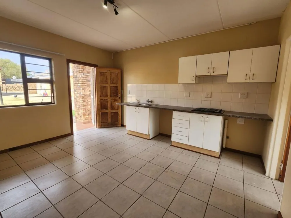 Apartment for sale in Rhodesdene - 1KJ1746363 Apartment for sale in Rhodesdene - 1KJ1746363