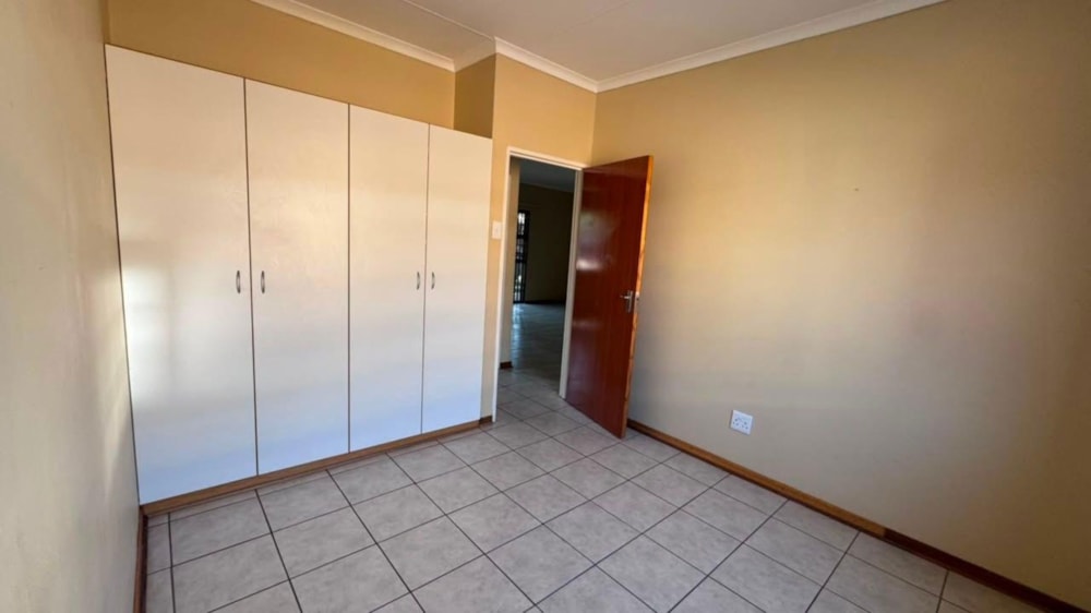 Apartment for sale in Rhodesdene - 1KJ1746363 Apartment for sale in Rhodesdene - 1KJ1746363