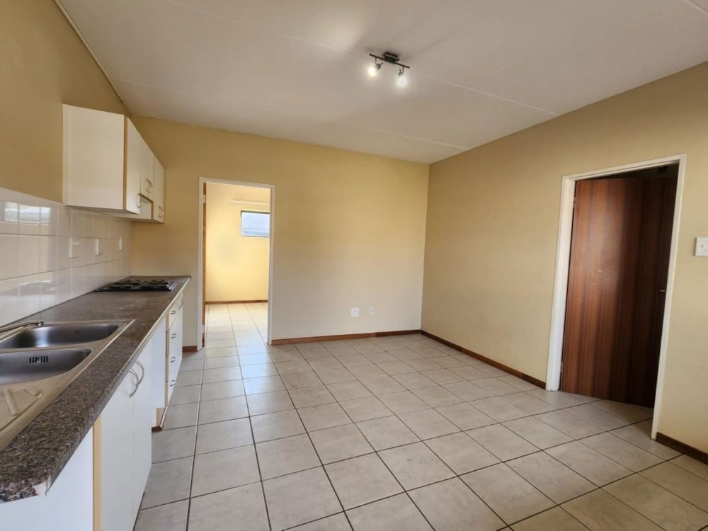 Apartment for sale in Rhodesdene - 1KJ1746366 Apartment for sale in Rhodesdene - 1KJ1746366