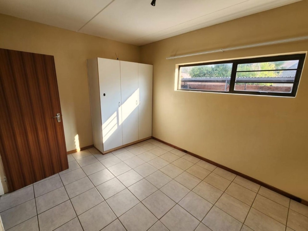 Apartment for sale in Rhodesdene - 1KJ1746366 Apartment for sale in Rhodesdene - 1KJ1746366