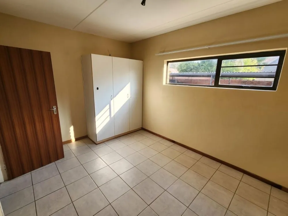 Apartment for sale in Rhodesdene - 1KJ1746366 Apartment for sale in Rhodesdene - 1KJ1746366