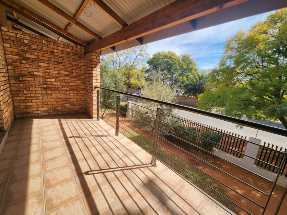 Apartment for sale in Rhodesdene - 1KJ1746376 Apartment for sale in Rhodesdene - 1KJ1746376