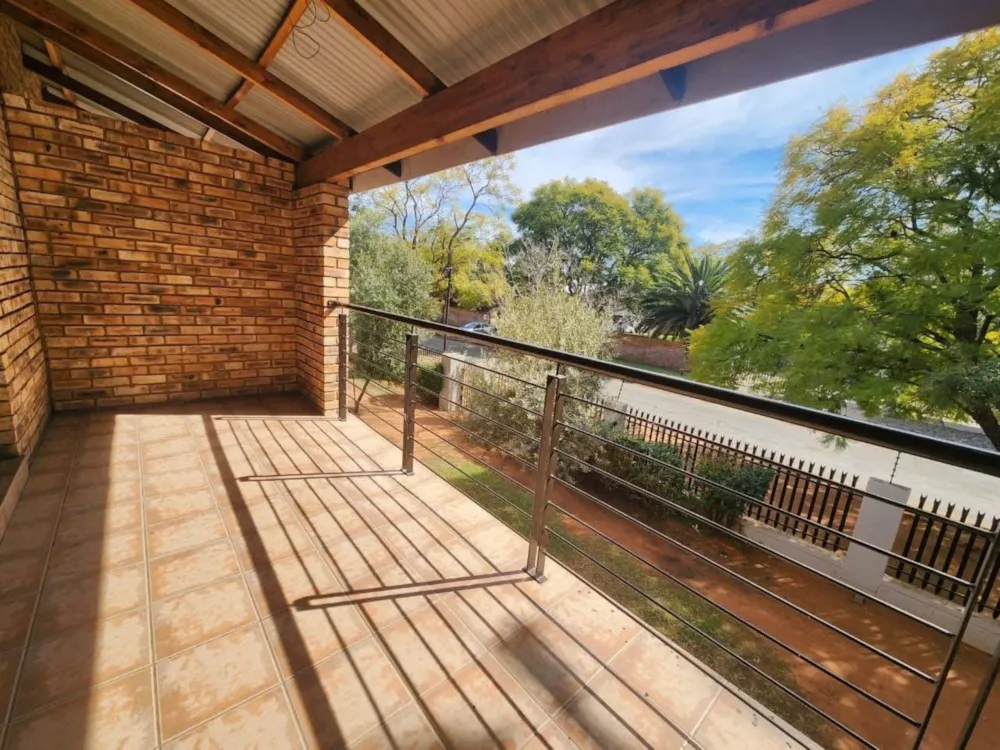 Apartment for sale in Rhodesdene - 1KJ1746376 Apartment for sale in Rhodesdene - 1KJ1746376