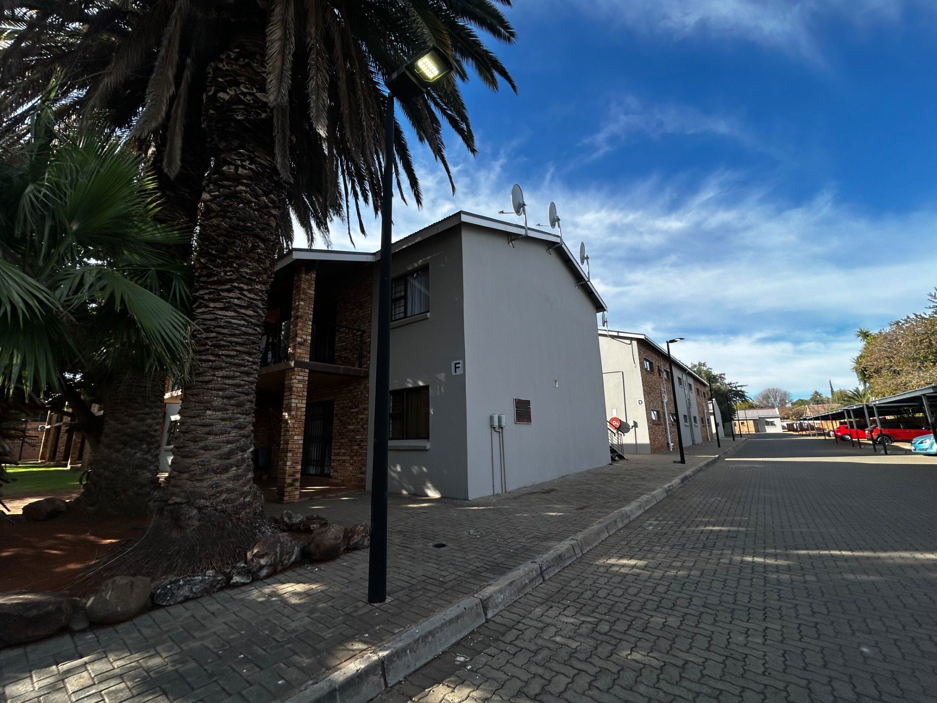 Apartment for sale in Rhodesdene - 1KJ1746384