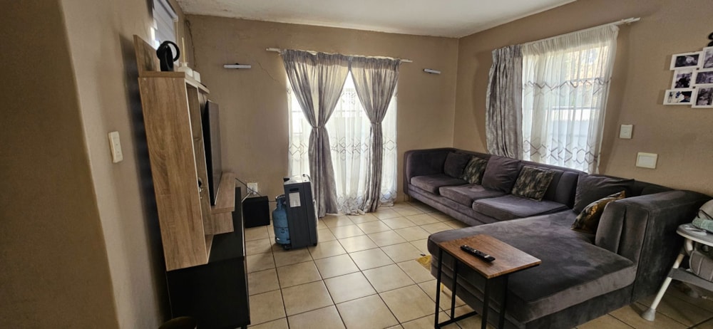 Double-storey cluster for sale in Brakpan North - 1BJ1746488 Double-storey cluster for sale in Brakpan North - 1BJ1746488