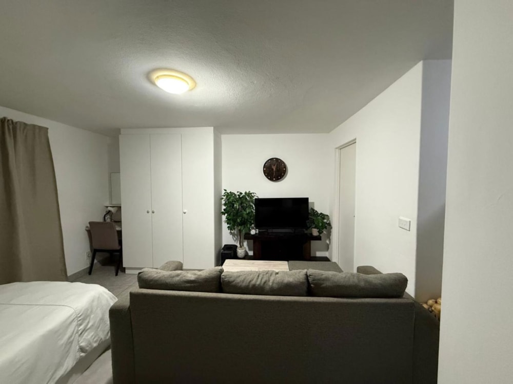 Bachelor apartment to rent in Ou Dorp - 1JF1746492 Bachelor apartment to rent in Ou Dorp - 1JF1746492