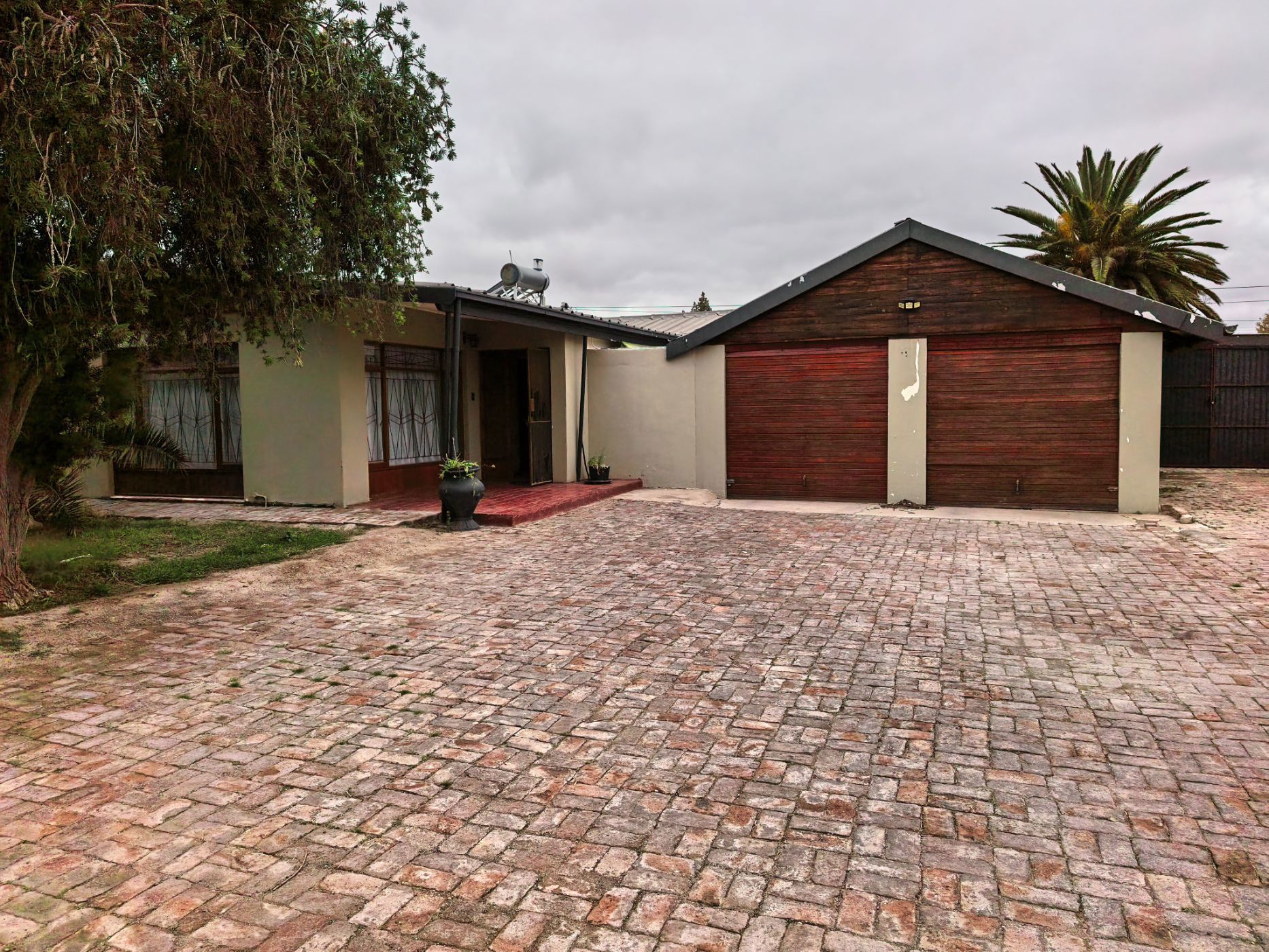 House for sale in Beaufort West - 1KK1746694