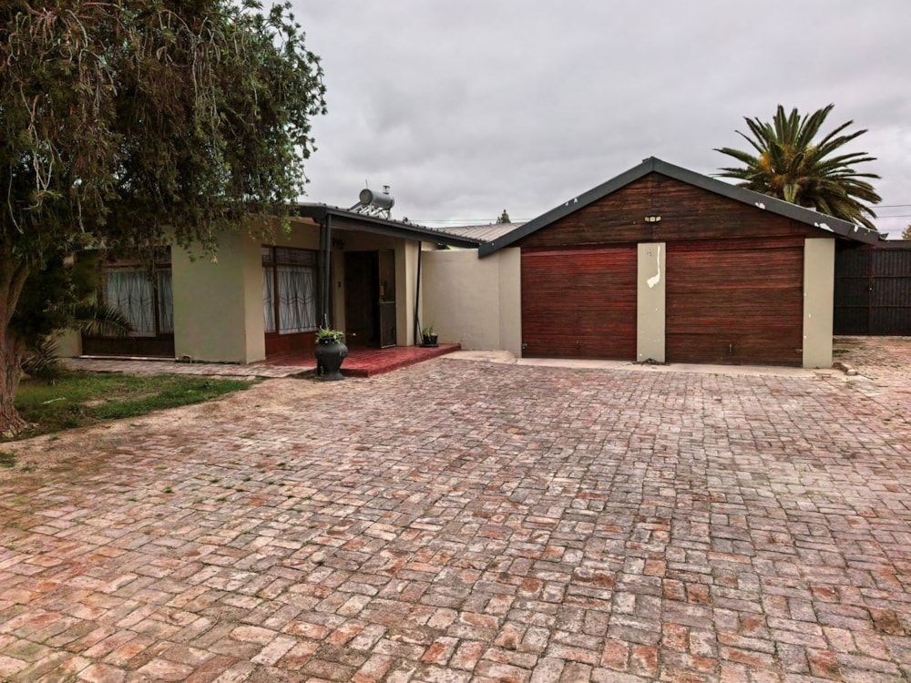 House for sale in Beaufort West - 1KK1746694