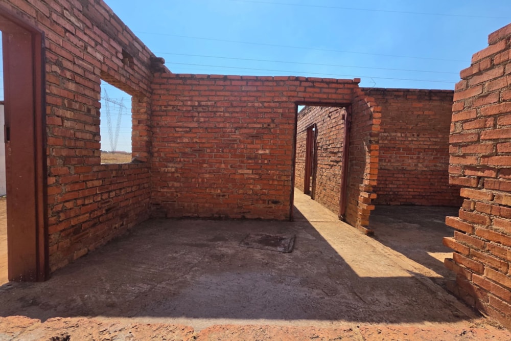 House for sale in Mahatshula, Zimbabwe - 3ZB1746671 House for sale in Mahatshula, Zimbabwe - 3ZB1746671