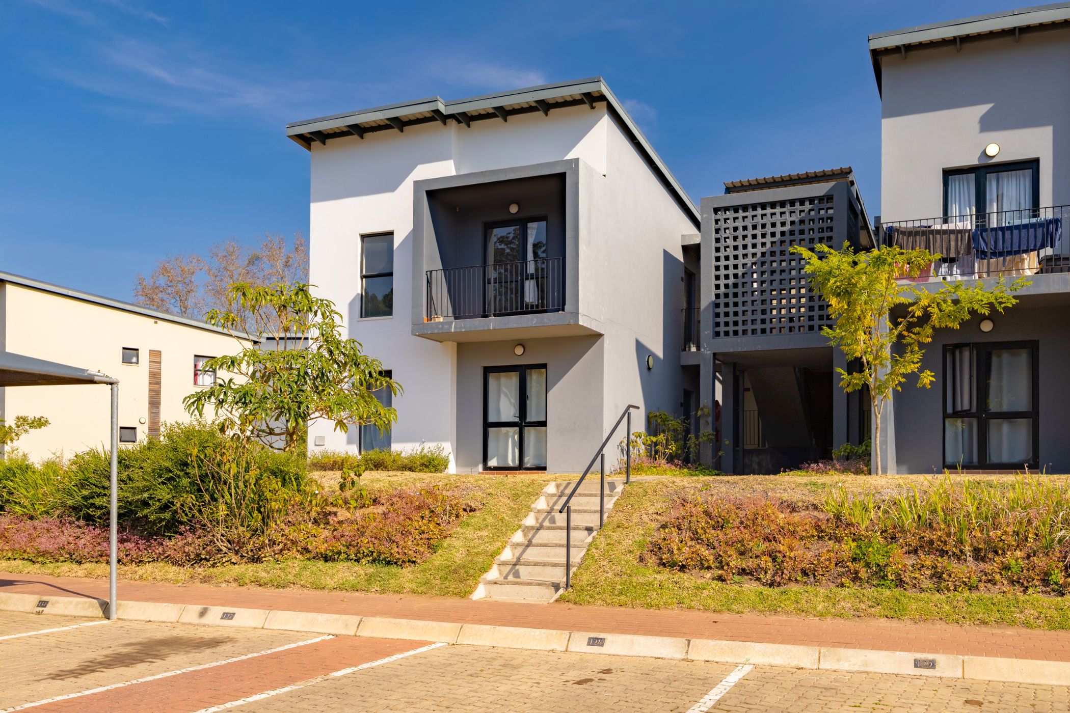 Apartment for sale in Waterfall, Upper Highway - 1KF1746718