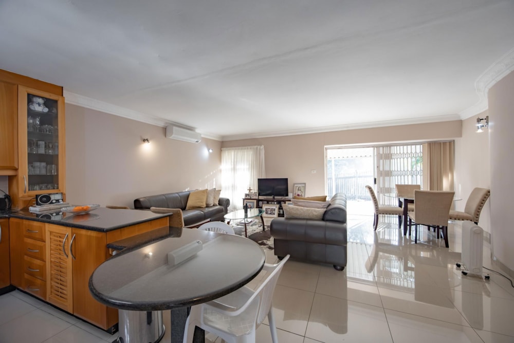 Townhouse for sale in Sherwood, Westville - 1WP1746724 Townhouse for sale in Sherwood, Westville - 1WP1746724