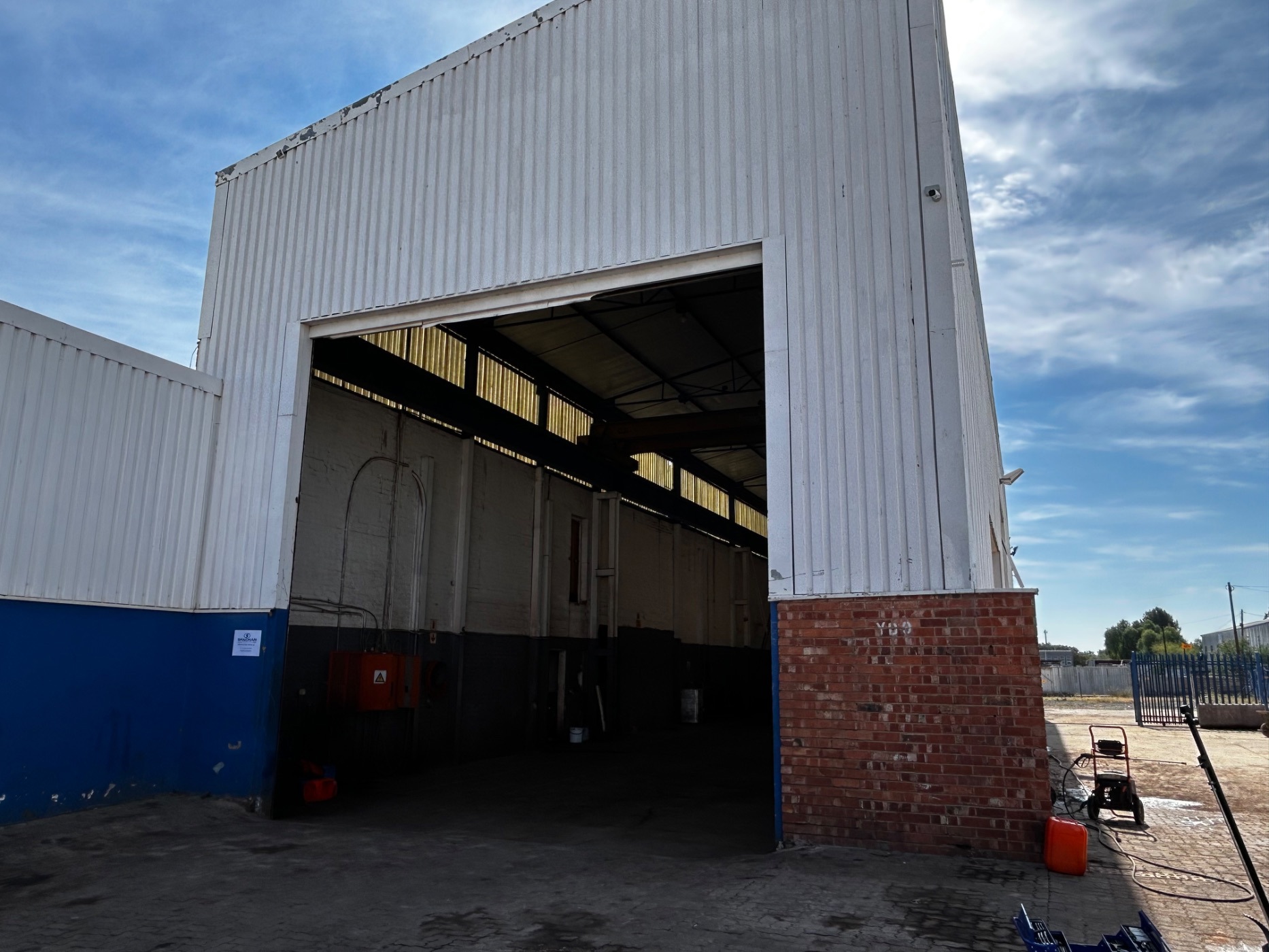 Commercial industrial property to rent in Kimdustria - 1KJ1746826