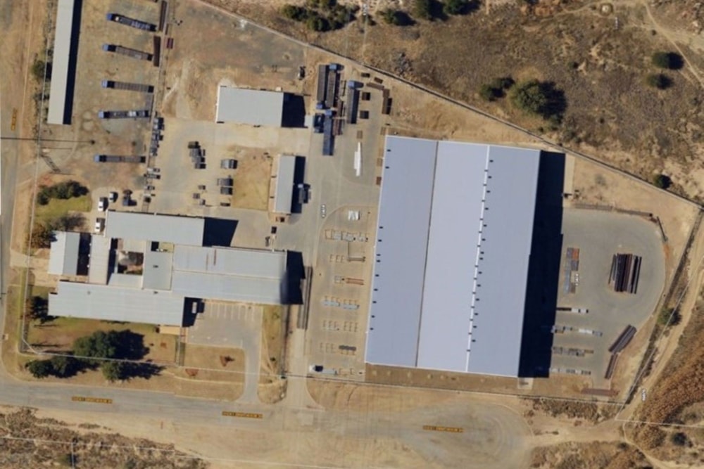 Commercial industrial property to rent in Kimdustria - 1KJ1746829