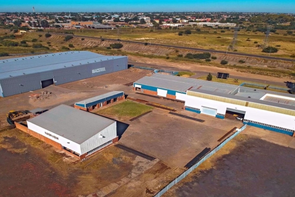 Commercial industrial property to rent in Kimdustria - 1KJ1746829