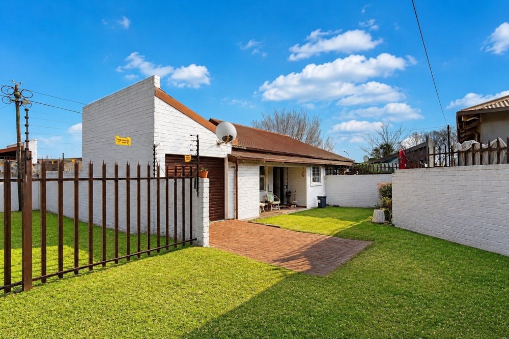 House for sale in Nederland Park - 1EM1746984