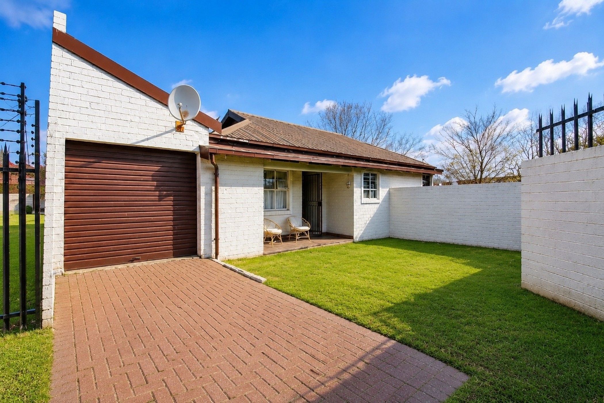 House for sale in Nederland Park - 1EM1746984