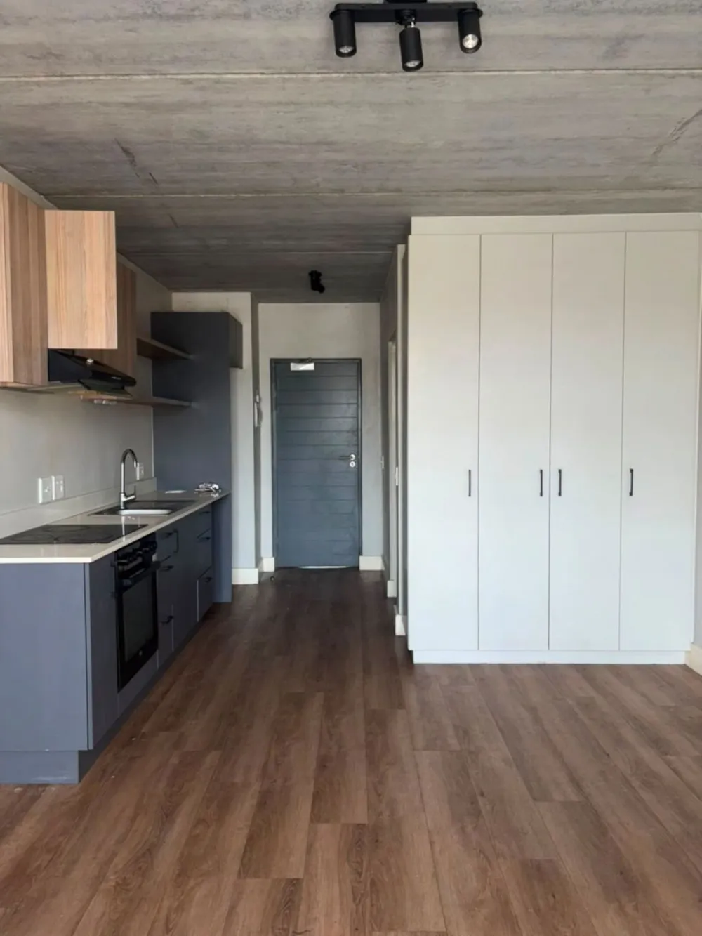 Bachelor apartment let in Pinelands, Cape Town - 1AH1747012 Bachelor apartment let in Pinelands, Cape Town - 1AH1747012