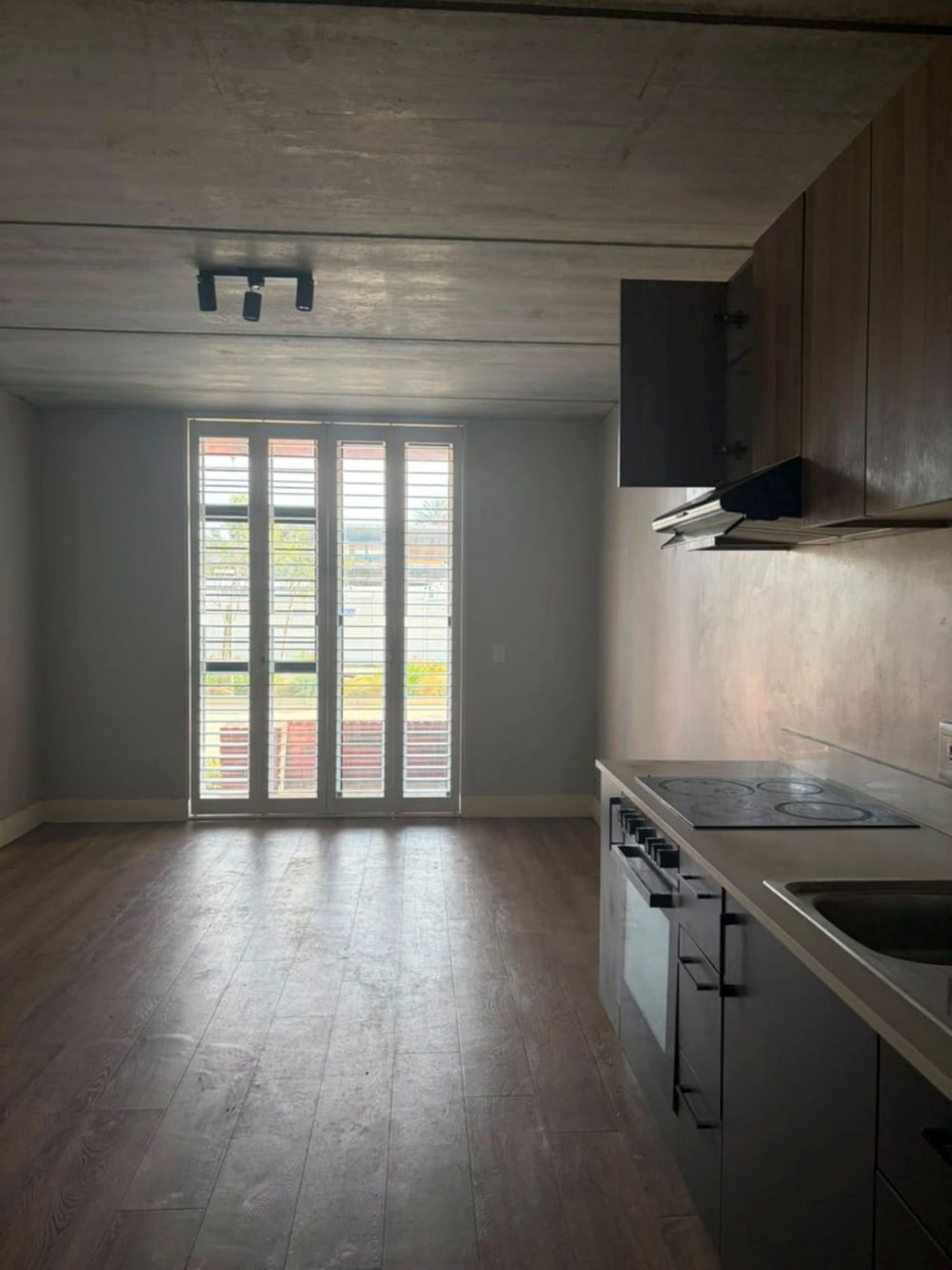 House to rent in Pinelands, Cape Town - 1AH1747012 House to rent in Pinelands, Cape Town - 1AH1747012