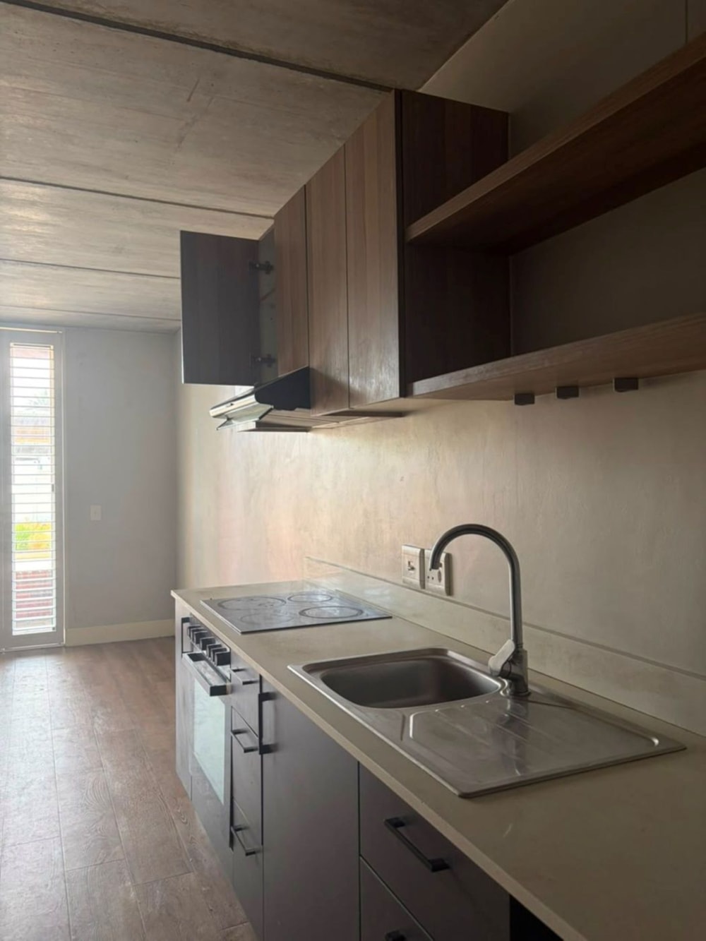 House to rent in Pinelands, Cape Town - 1AH1747012 House to rent in Pinelands, Cape Town - 1AH1747012
