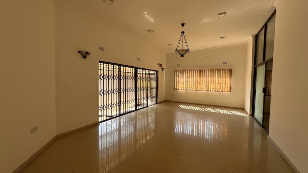Commercial Building to rent in Sunningdale, Zambia - 3ZA1747312