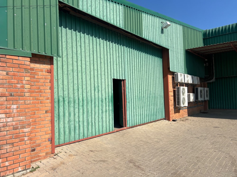Commercial industrial property to rent in Block 3 Industrial, Botswana - 3BO1747145 Commercial industrial property to rent in Block 3 Industrial, Botswana - 3BO1747145