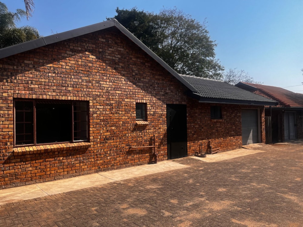 House for sale in Hoedspruit - 1HS1747172