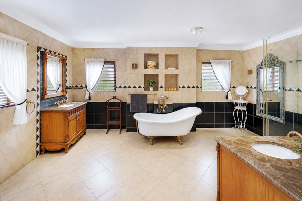 Double-storey house for sale in Zwavelpoort SH - PT1747464