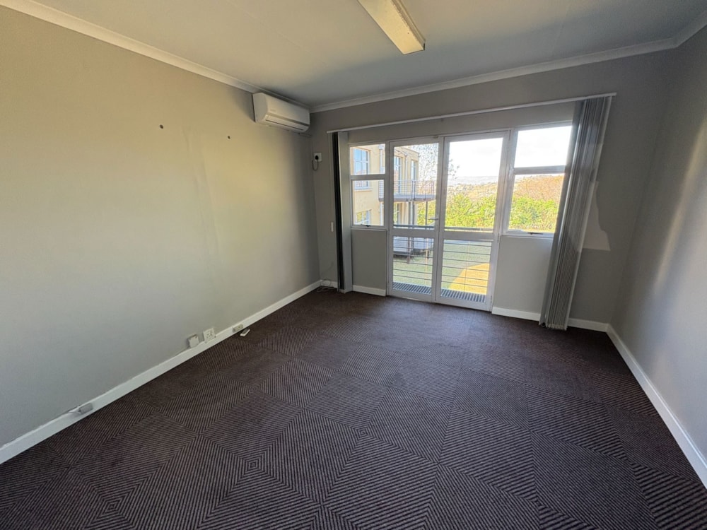 Commercial office to rent in Clarendon - 1PM1747324