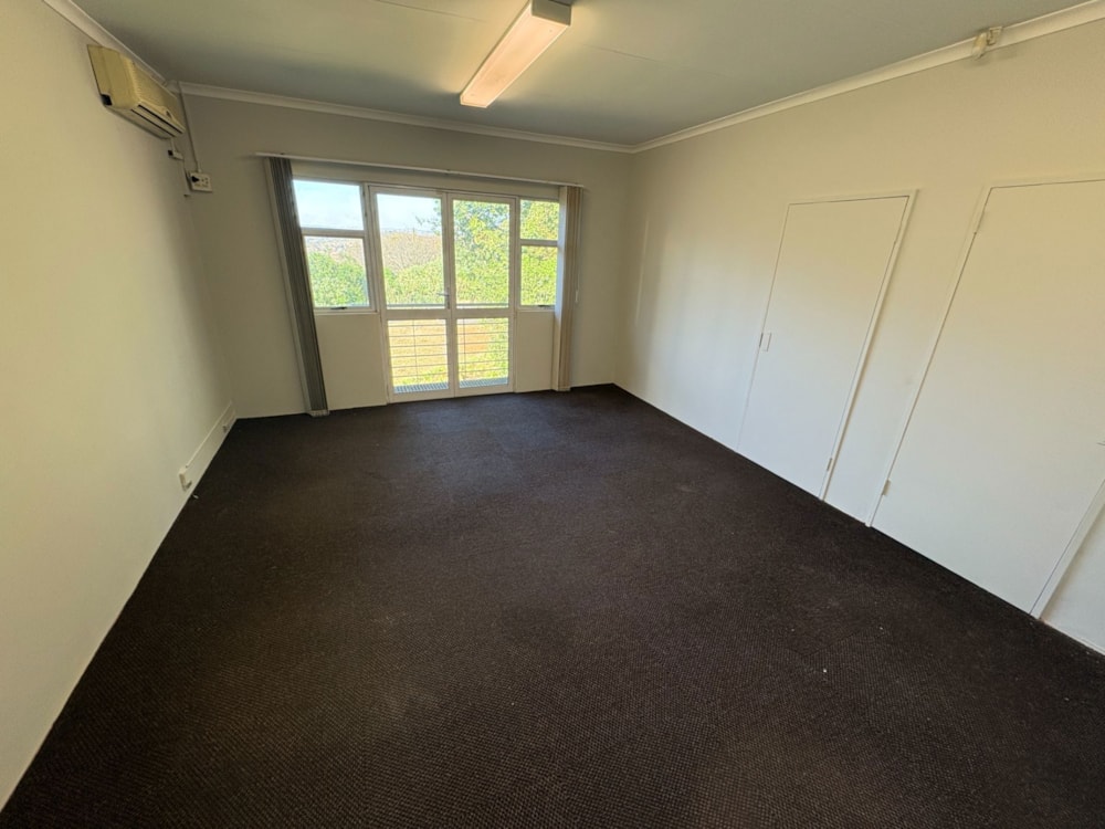 Commercial office to rent in Clarendon - 1PM1747330