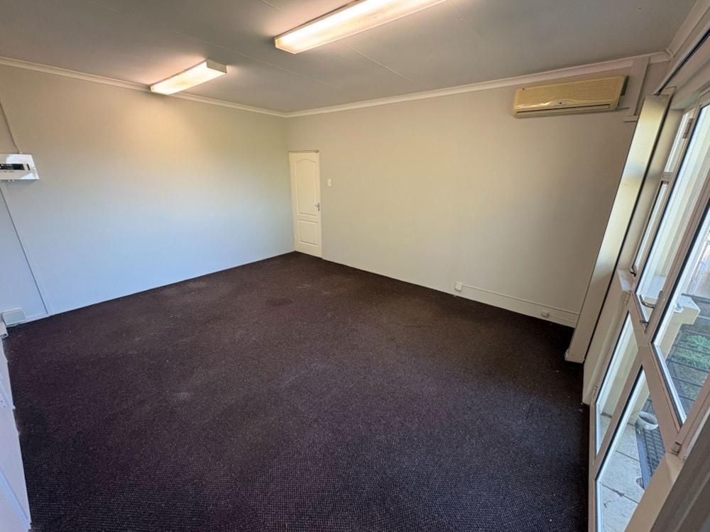 Commercial office to rent in Clarendon - 1PM1747330
