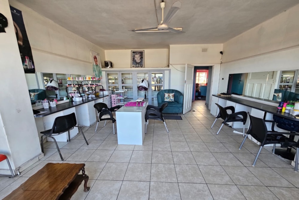 Commercial retail property for sale in Bulawayo, Zimbabwe - 3ZB1747432 Commercial retail property for sale in Bulawayo, Zimbabwe - 3ZB1747432