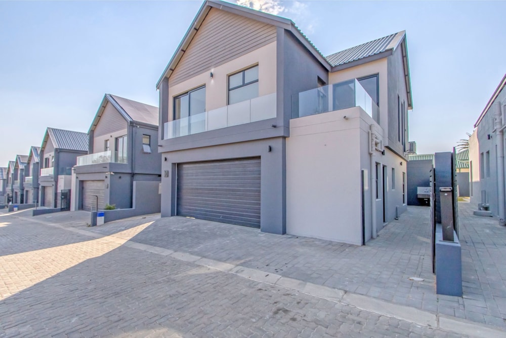 Double-storey cluster to rent in Houghton Estate - JBL1747687 Double-storey cluster to rent in Houghton Estate - JBL1747687