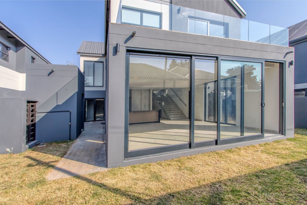 Double-storey cluster to rent in Houghton Estate - JBL1747687 Double-storey cluster to rent in Houghton Estate - JBL1747687