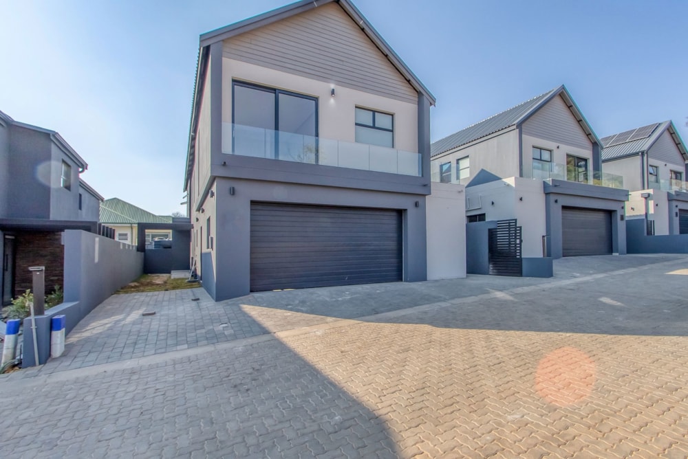 Double-storey cluster to rent in Houghton Estate - JBL1747687 Double-storey cluster to rent in Houghton Estate - JBL1747687