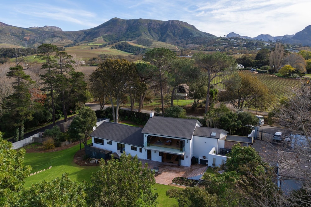 House to rent in Constantia, Cape Town - RBL1747714 House to rent in Constantia, Cape Town - RBL1747714