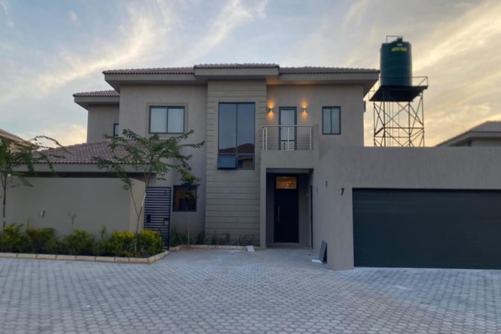 Townhouse to rent in Roma, Zambia - 3ZA1747738 Townhouse to rent in Roma, Zambia - 3ZA1747738