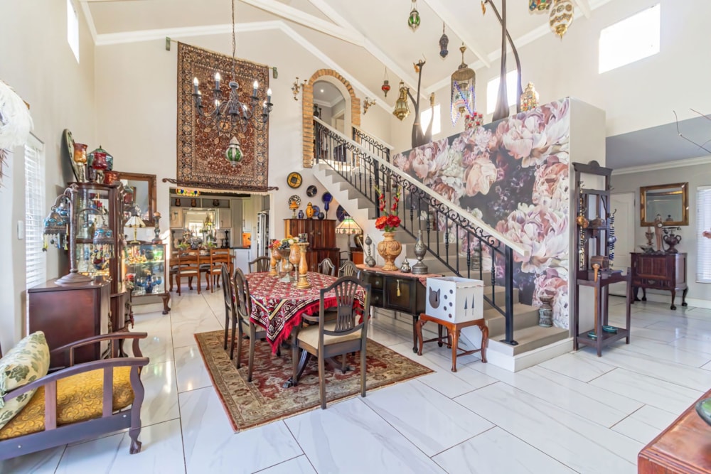 Double-storey house for sale in Wesbank, Oudtshoorn - 1OU1747606 Double-storey house for sale in Wesbank, Oudtshoorn - 1OU1747606
